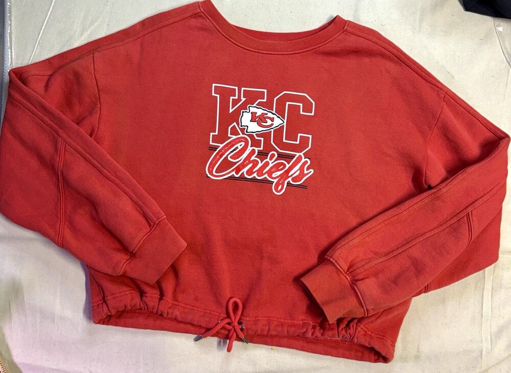 Kansas City Chiefs Cropped Hoodie NFL Graphic Sweatshirt M Football (D35)
